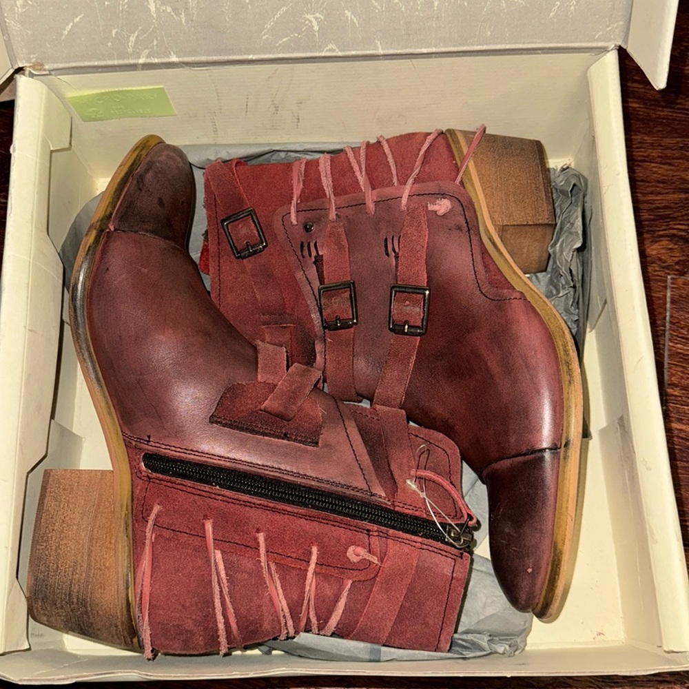 roan x bed stu woman's boots size 9.5